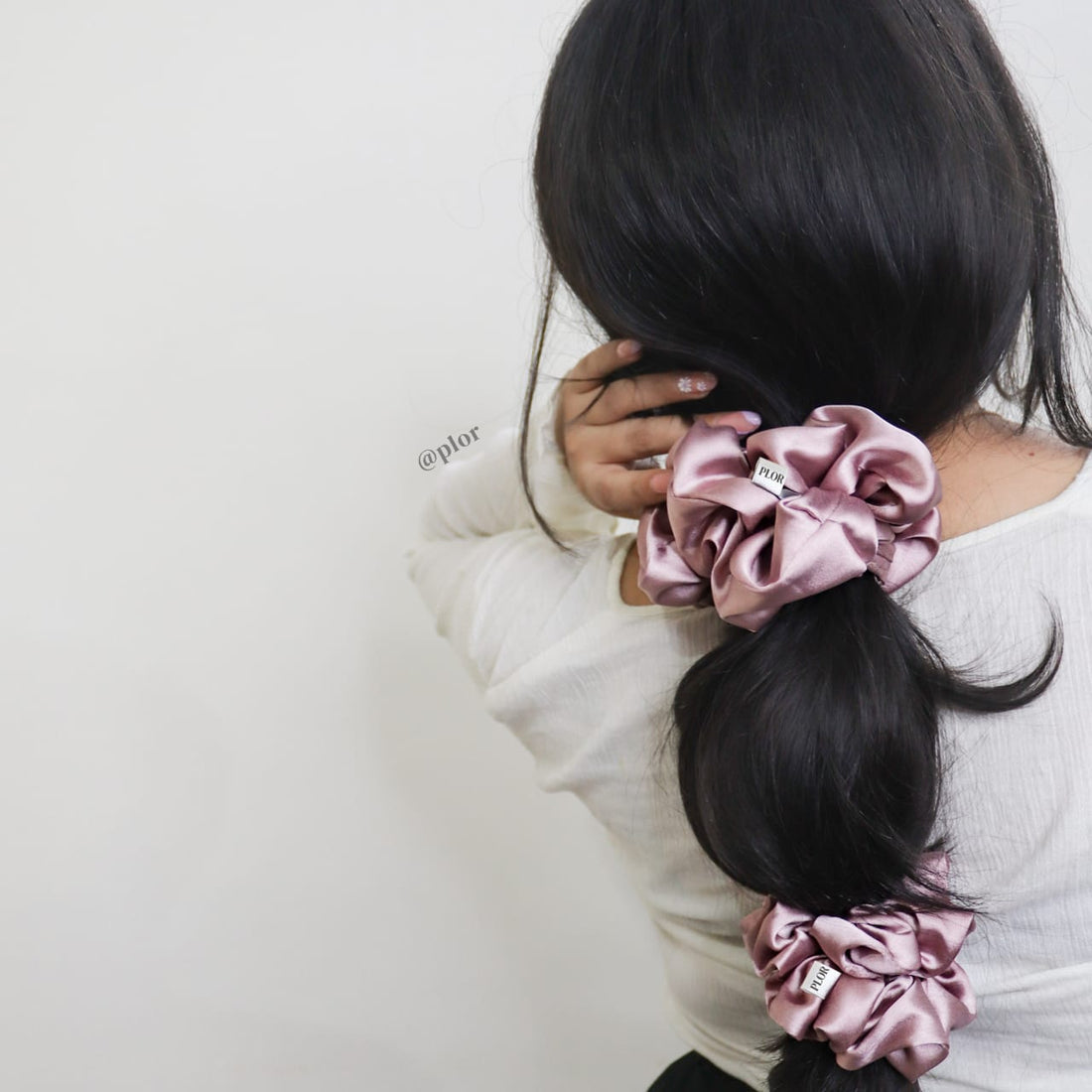 why scrunchies are good for your hair
